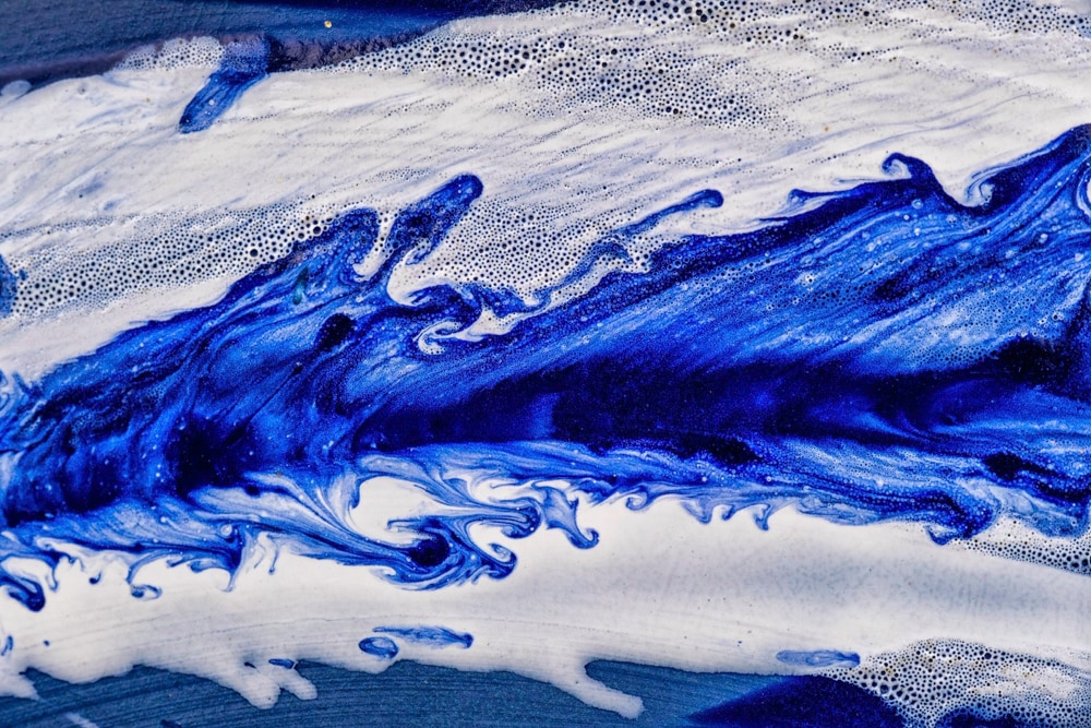 Particolare di una ceramica blu di Albisola